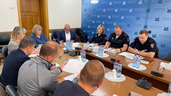 Заседание оперативного штаба по координации деятельности народных дружин под руководством вице-мэра Иркутска Сергея Кладова