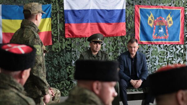 Губернатор Ростовской области Юрий Слюсарь на встрече с бойцами мотострелкового полка Южного военного округа и отряда БАРС-18