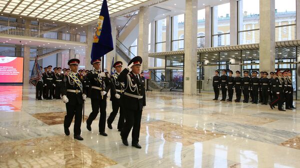 Вручение переходящего знамени Президента РФ лучшему казачьему кадетскому корпусу в Кремлевском дворце в Москве Вручение переходящего знамени Президента РФ лучшему казачьему кадетскому корпусу в Кремлевском дворце в Москве