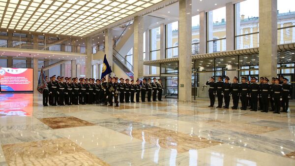 Вручение переходящего знамени Президента РФ лучшему казачьему кадетскому корпусу в Кремлевском дворце в Москве Вручение переходящего знамени Президента РФ лучшему казачьему кадетскому корпусу в Кремлевском дворце в Москве