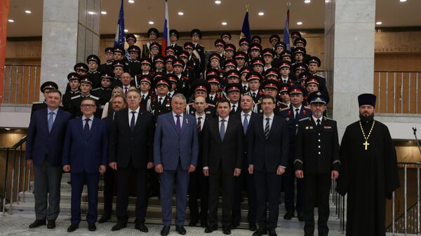 Вручение переходящего знамени Президента РФ лучшему казачьему кадетскому корпусу в Кремлевском дворце в Москве Вручение переходящего знамени Президента РФ лучшему казачьему кадетскому корпусу в Кремлевском дворце в Москве