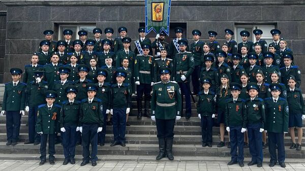 Воспитанники казачьей школы Атаман с руководителем Владимиром Борисовичем Чащиным 