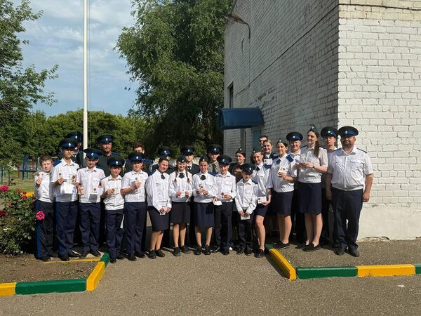 Награждение воспитанников школы Атаман памятными медалями За участие в параде Победы Награждение воспитанников школы Атаман памятными медалями За участие в параде Победы