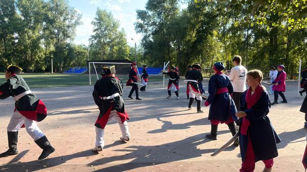 Участники смены летнего палаточного лагеря школы Атаман Участники смены летнего палаточного лагеря школы Атаман