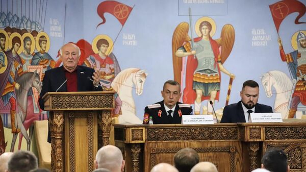 Депутат Госдумы РФ, зампредседателя комитета по делам национальностей Николай Долуда, первый заместитель войскового атамана ККВ Виталий Мясников и замгубернатора по вопросам казачества, спорта и мобилизационной работы Александр Агибалов на совете атаманов ККВ