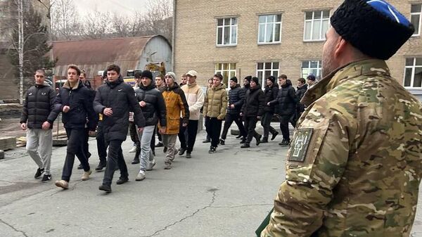 Студенты Южно-Уральского государственного аграрного университета на первой репетиции к параду Победы