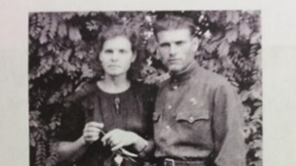 Василий Якименко с семьей, фотографии из книги Анатолия Стародуба На пути забвения