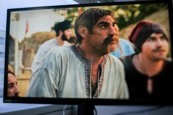 Кадр из сериала Казачок на экране. Алексей Дмитриев в образе Тригуба Кадр из сериала Казачок на экране. Алексей Дмитриев в образе Тригуба