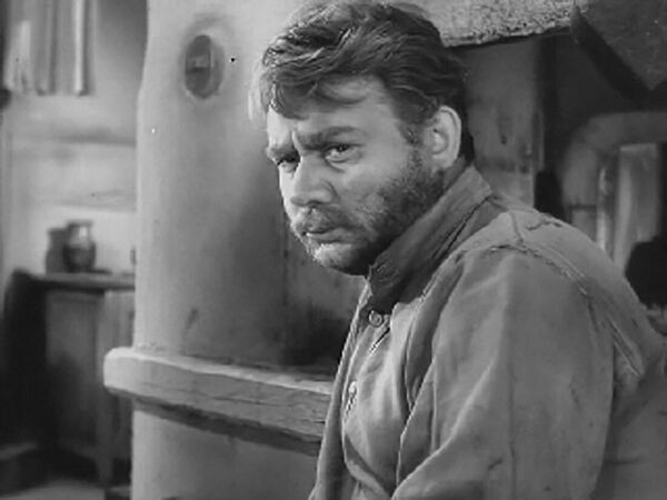 Кадр из фильма Донская повесть (1964). Казак Яков Шибалок (Евгений Леонов) Кадр из фильма Донская повесть (1964). Казак Яков Шибалок (Евгений Леонов)