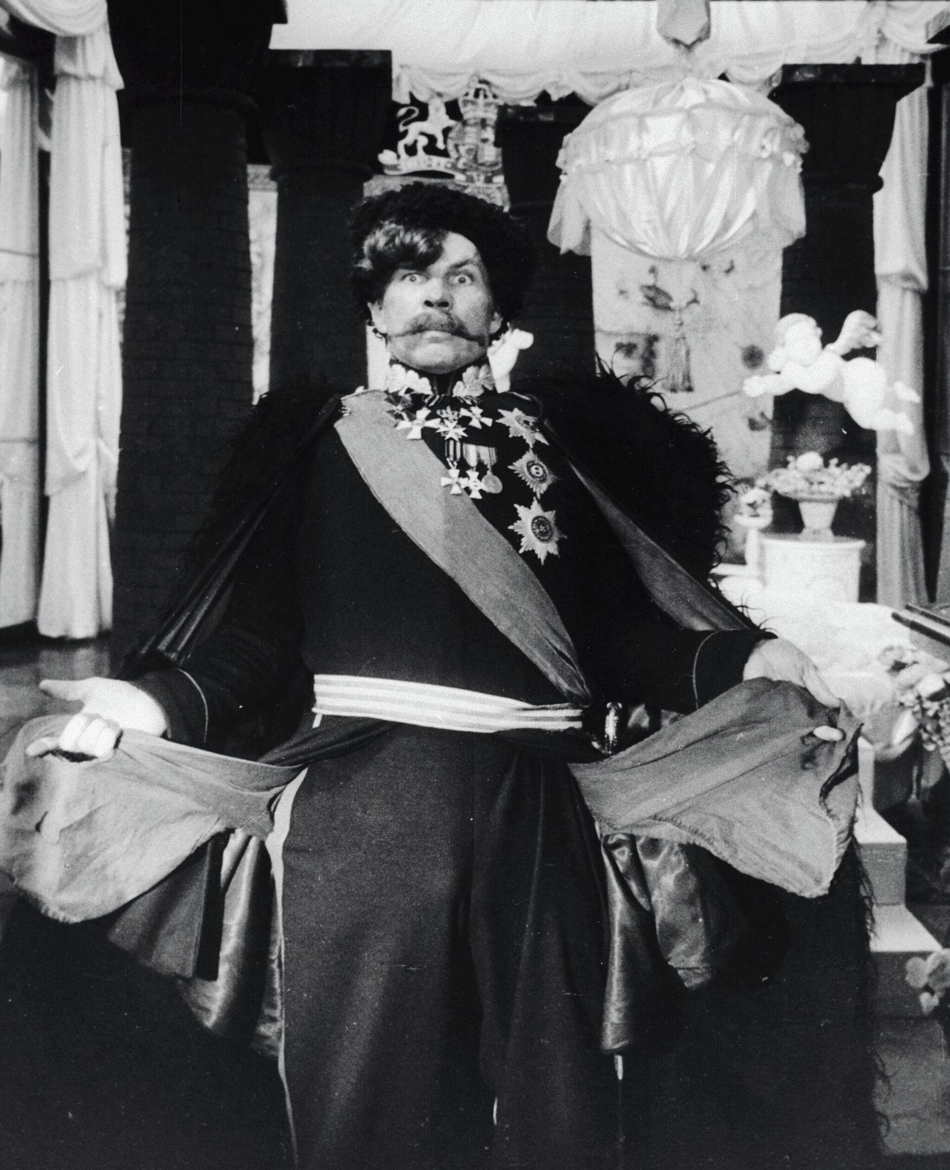 Владимир Гостюхин в роли атамана Платова на съемках художественного фильма Левша Владимир Гостюхин в роли атамана Платова на съемках художественного фильма Левша - РИА Новости, 1920, 05.12.2025