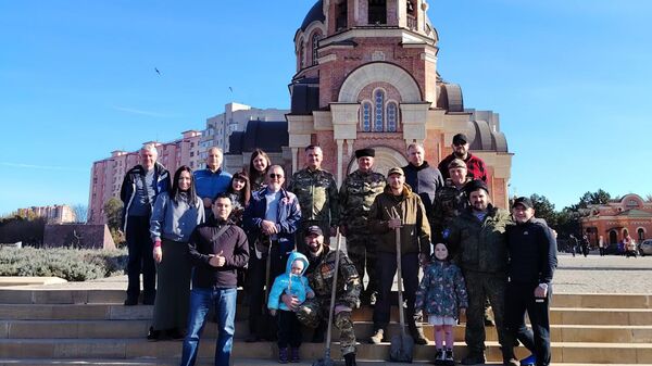 Высадка павловнии на центральной аллее Главного храма Вооруженных сил Южного военного округа