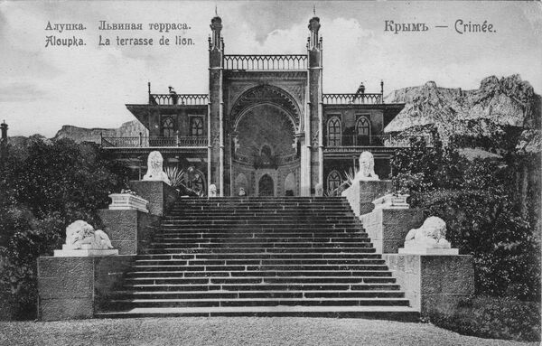 Крым, Алупка. Воронцовский дворец. Львиная терраса. Почтовая открытка начала ХХ века