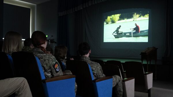 Казаки на просмотре фильма