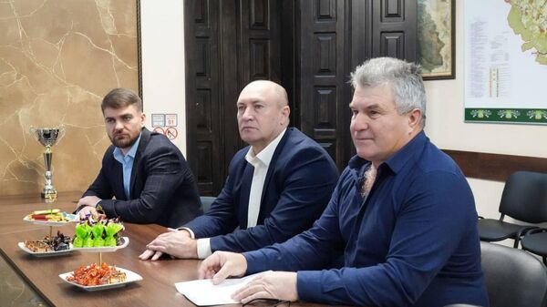 Рабочая встреча в Крымском районе, посвященная обсуждению мероприятий по увековечению памяти Героя России Дмитрия Дарченко