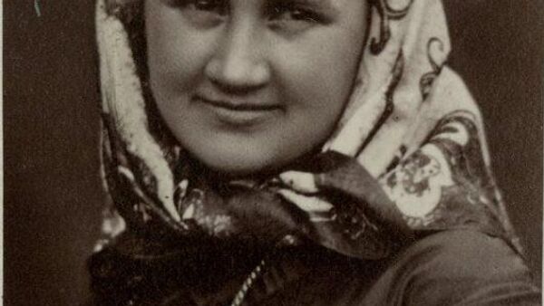 Иван Болдырев. Казачка в праздничном костюме, 1875–1876