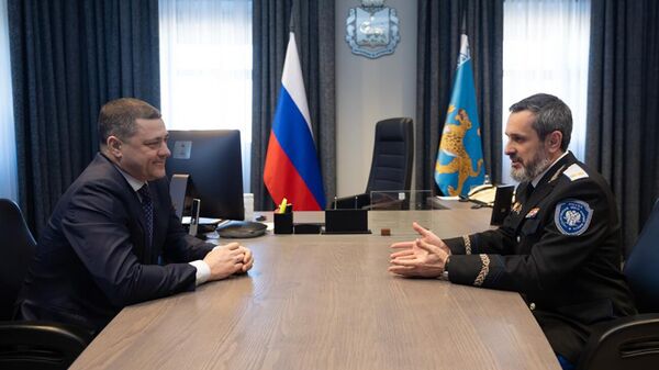 Атаман Всероссийского казачьего общества Виталий Кузнецов и губернатор Псковской области Михаил Ведерников