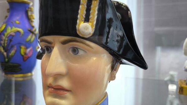 Фарфоровый кувшин в виде головы Наполеона Бонапарта. Завод предпринимателя и родового казака Андрея Миклашевского. 40-е годы XIX века