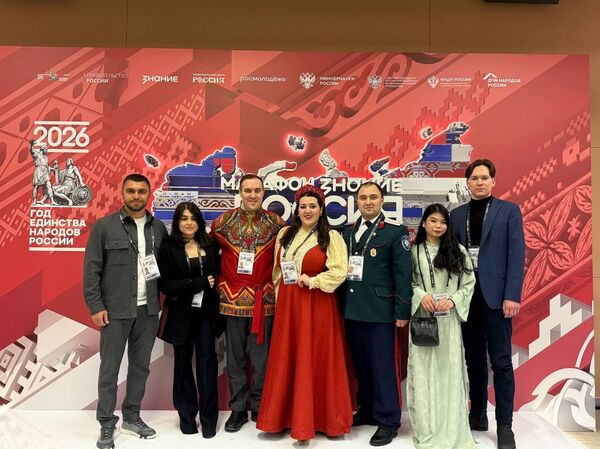 Участники церемонии открытия Года единства народов в России в Национальном центре Россия