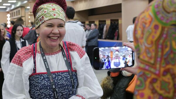 Участники церемонии открытия Года единства народов России в Национальном центре Россия