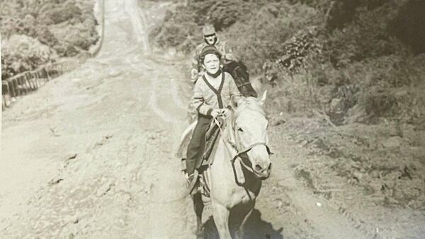 Дмитрий на личном коне по кличке Чалый 