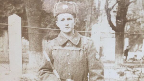 Отец Дмитрия – Игорь Яковлевич в школе сержантов пограничных войск  