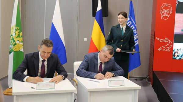 Заместитель губернатора Ростовской области Михаил Корнеев и проректор-директор Ростовского филиала РТА Петр Башлы