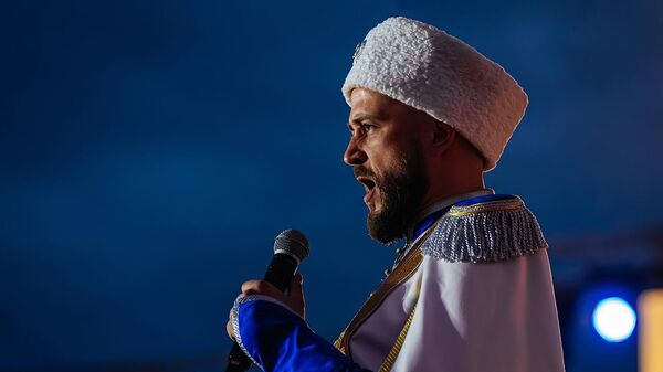 Исполнитель Александр Гузко