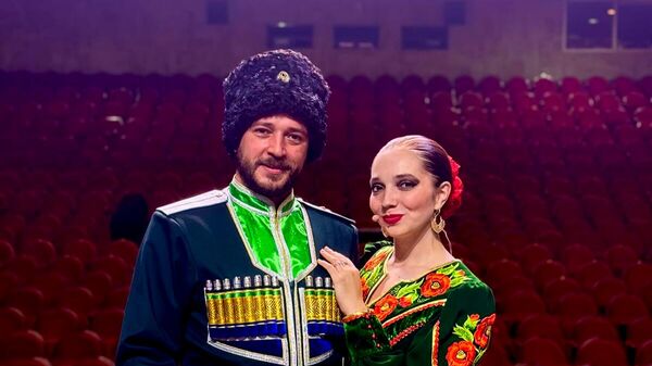 Александр Гузко и участники государственного казачьего ансамбля песни и танца Ставрополье