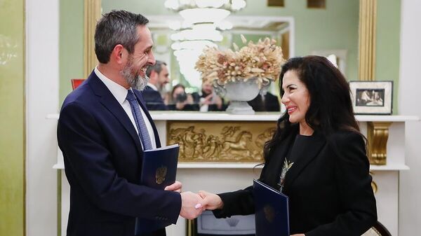 Атаман ВсКО Виталий Кузнецов и президент Федерации конного спорта России Марина Сечина