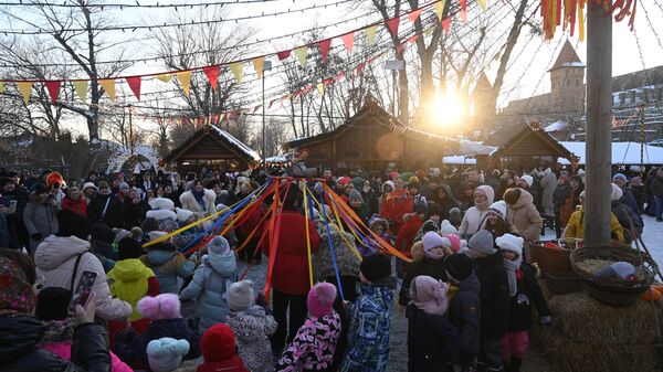 Празднование Широкой Масленицы на территории парка Лога в хуторе Старая Станица в Ростовской области