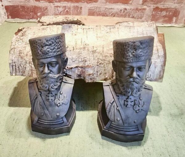 Французский сувенир. Каминные подставки для дров в виде бюстов Александра III, изготовленные к его визиту в Париж в 1894 году. Чугунное литье