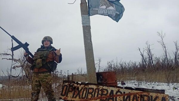 Боец казачьей разведывательной бригады Терек на окраине Орехово-Васильевки в ДНР