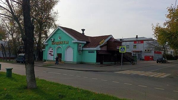 Поселковый магазин, в свое время возле него разыгралась драматическая перестрелка криминальной саги Бумер Поселковый магазин, в свое время возле него разыгралась драматическая перестрелка криминальной саги Бумер