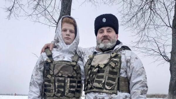 Михаил Плиско со старшим сыном на полевых сборах в 4-й гвардейской Кантемировской дивизии с казаками ОКО МО ВКО ЦКВ