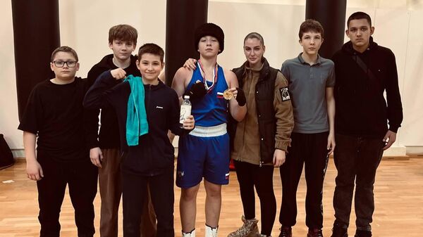 Александр Кривогузов (в центре) с казаками сотни на боксерском турнире в Пятигорске 