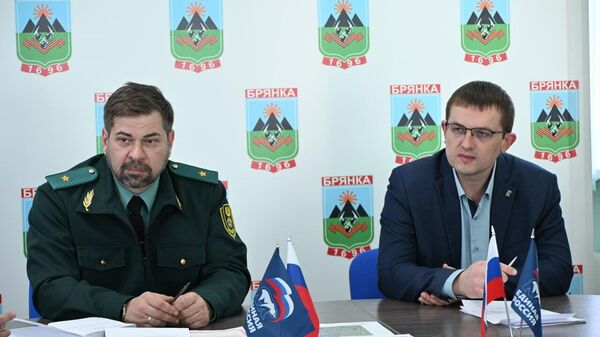 Участники рабочей встречи с главой муниципального образования городской округ город Брянка ЛНР Евгением Морозовым