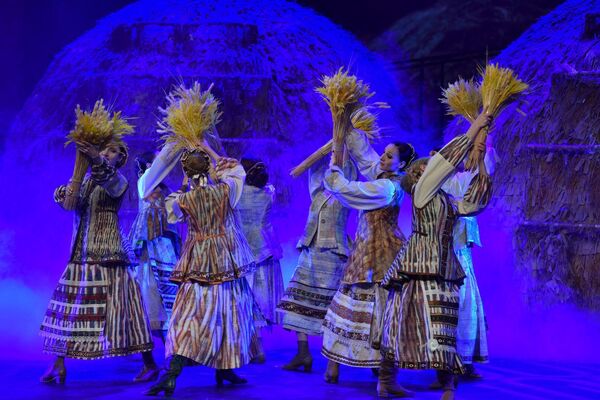 Спектакль Бабий бунт в нашем колхозе в МГАТ Русская песня Спектакль Бабий бунт в нашем колхозе в МГАТ Русская песня