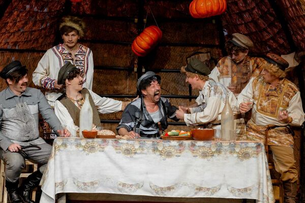 Спектакль Бабий бунт в нашем колхозе в МГАТ Русская песня Спектакль Бабий бунт в нашем колхозе в МГАТ Русская песня