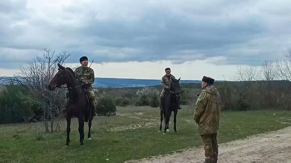 Казаки пластунской сотни и инспекторы терновского лесничества на совместном рейде