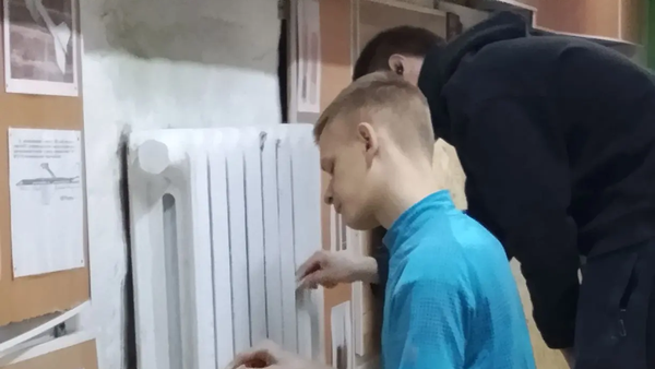 Ученики казачьего класса школы №31города Ишима помогают в ремонте музея