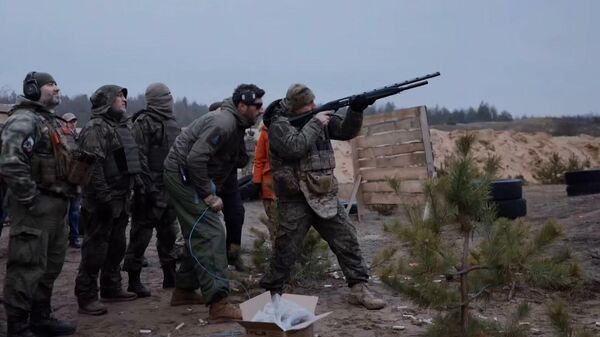 Кадр из документального фильма Охотники на охотника