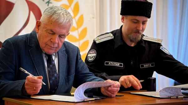 Подписание соглашения о работе между Донецким медицинским колледжем и МКО Карачун 