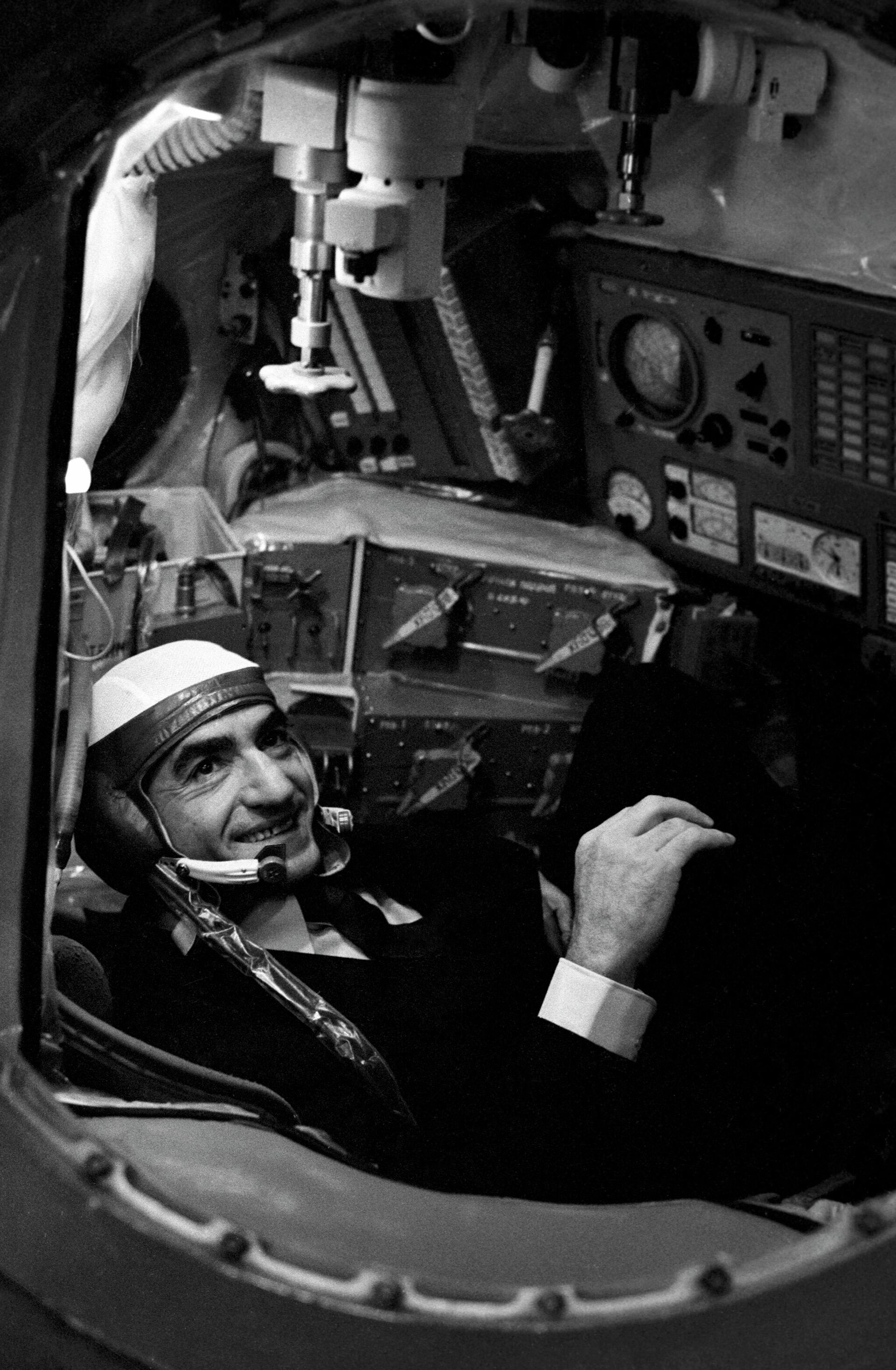 Визит шахиншаха Ирана Мохаммеда Реза Пехлеви в СССР. Центр подготовки космонавтов имени Юрия Гагарина, октябрь 1972 года - РИА Новости, 1920, 17.04.2026