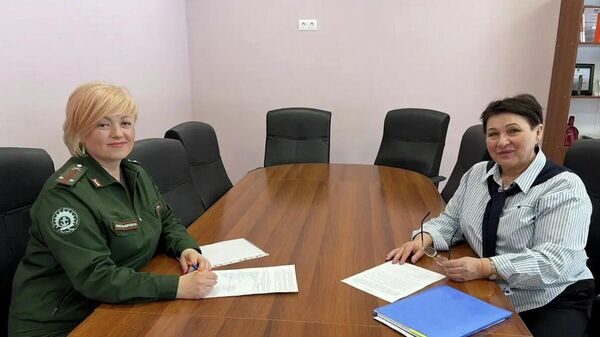 И.о. заведующего Подтесовского филиала казачьего кадетского корпуса КГАПОУ Красноярский техникум транспорта и сервиса Наталья Худолеева и директор СОШ №46 им. В.П.Астафьева Валентина Павина