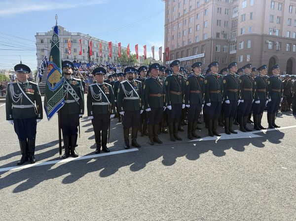 Участники парадного расчета Оренбургского войскового казачьего общества