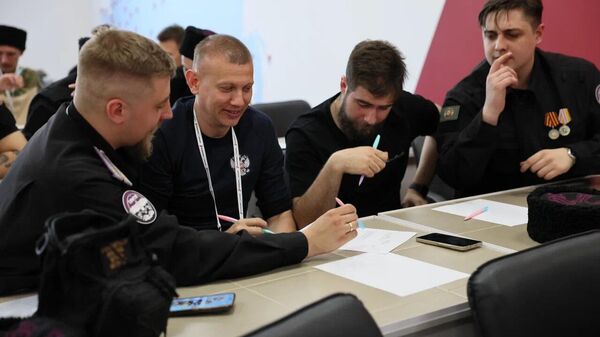 Участники обучающего семинара по развитию военно-патриотических казачьих центров в Донецке