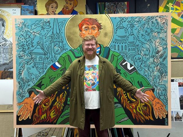 Максим Ильинов на фоне своей картины Максим Ильинов на фоне своей картины