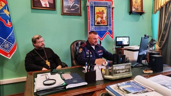 Атаман ВВКО Константин Давитьян и войсковой священник протоирей Сергей Нестеров