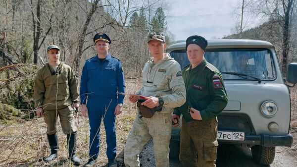 Енисейские казаки на патрулировании в лесу Енисейские казаки на патрулировании в лесу