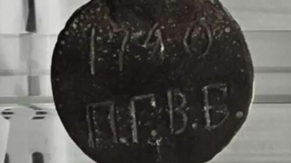 Гвоздь, вбитый по кромку воды в церковную паперть в 1740 году. Показатель уровня паводка. Экспонат Старочеркасского историко-архитектурного музея-заповедника. 